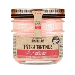 Amandelpasta met roze pralines