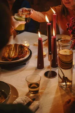 Geribde obelisk kaars