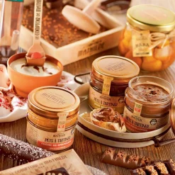 Hazelnoten, melk en sprankelende suiker boterhampasta