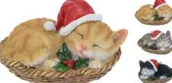 Kat met kerstmuts in mand