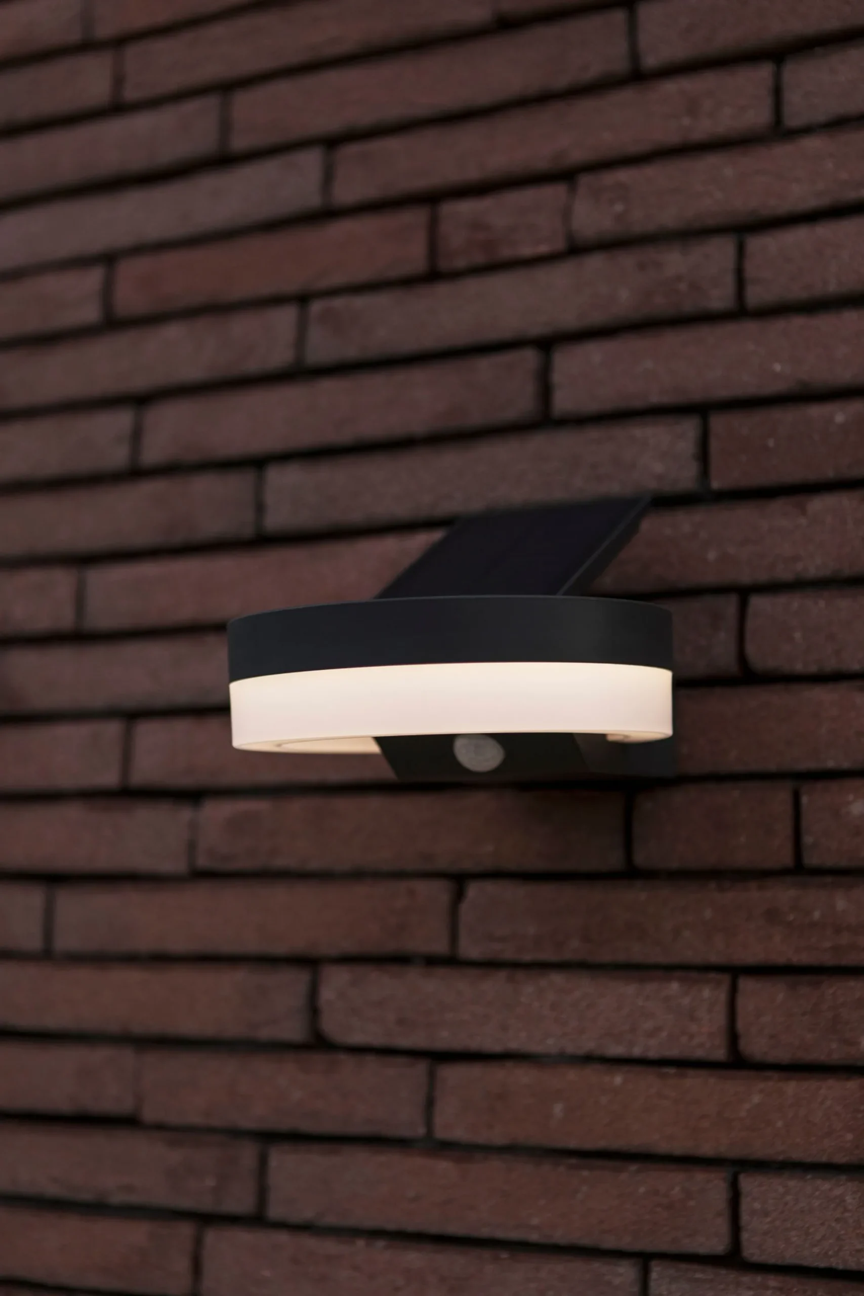 Runda solar wandlamp