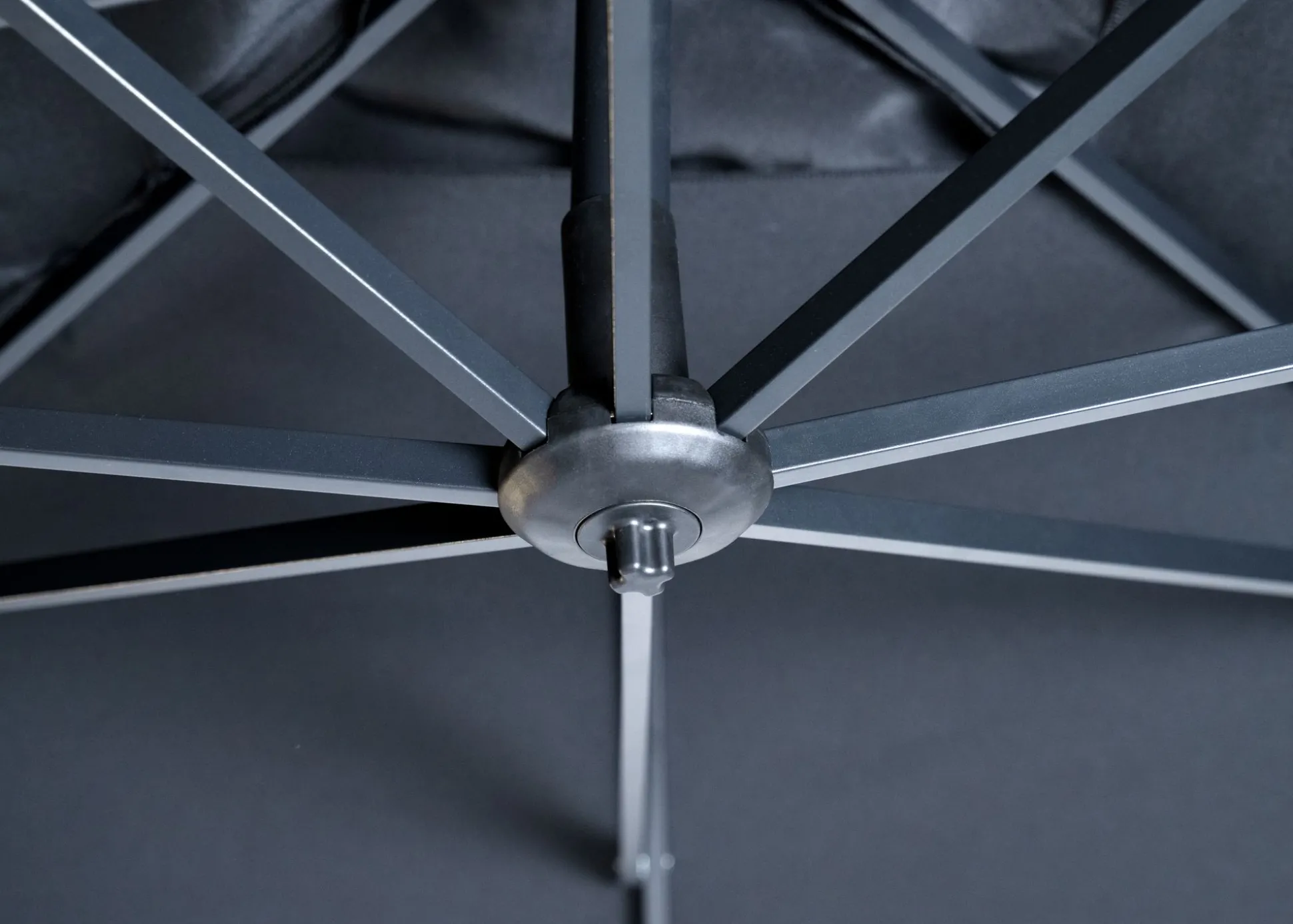 Zweefparasol Monterey antraciet-taupe